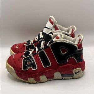 AIR MORE UPTEMPO
SPIRIT OF '96 Varsity Red & Black Sneakers Size 1Y